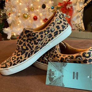 BNWT Toms Leopard Print Slide On